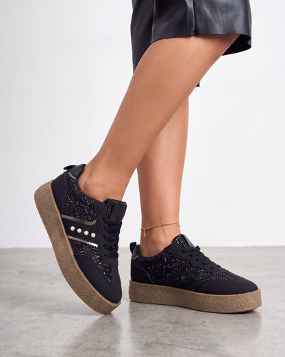 Sneakers nere glitterate con perline decorative e fondo platform gum
