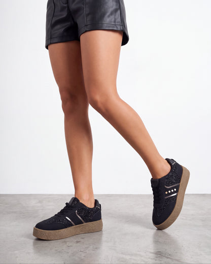 Sneakers nere glitterate con perline decorative e fondo platform gum - foto 2