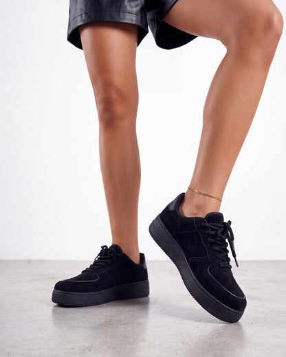 Sneakers donna in ecocamoscio nero con suola platform e lacci - foto 4
