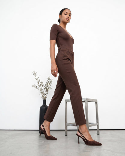 Slingback marrone in ecocamoscio con tacco a spillo e fibbia dorata regolabile - foto 4