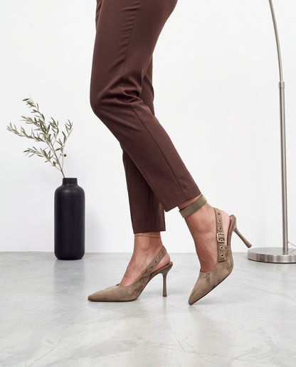 Slingback khaki in ecocamoscio con tacco a spillo e fibbia dorata regolabile - foto 3
