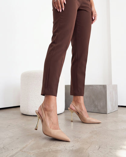Slingback beige con tacco a spillo dorato e cinturino posteriore - foto 2