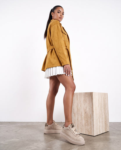 Sneakers beige in ecocamoscio con inserto leopardato e gioiello sulla linguetta - foto 4