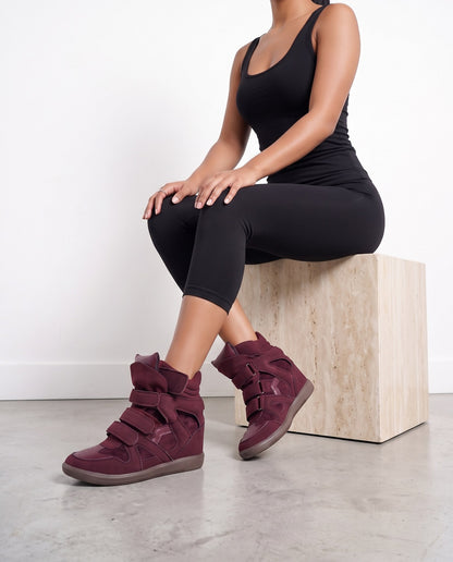 Sneakers alte bordeaux in ecocamoscio con zeppa e tre strappi a velcro