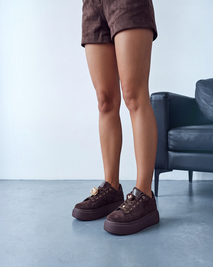 Sneakers marroni in ecocamoscio con platform e fiore dorato sulla tomaia - foto 4